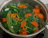 Foto langkah ke 4 dari resep Sayur Bening Bayam dan Wortel.