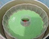 Foto langkah ke 2 dari resep Bolu kukus kelapa hijau.