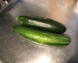 Une image de l'étape 1 de Salade de tomates et concombres au thon sauce algues et ciboulette.
