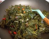 Foto langkah ke 2 dari resep Tumis Daun Singkong Teri.