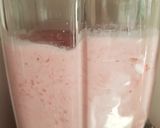 A picture of step 2 of My Strawberry & Linseed and Goji Berries Milkshake.