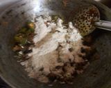 A picture of step 4 of Besan Mirchi Tipore.