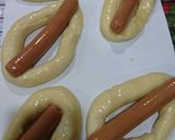 Hình bước làm 3 của món Bánh mì xúc xích