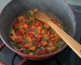 Foto del paso 3 de la receta: Pollo en salsa