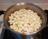 Foto langkah ke 1 dari resep Cauliflower and cheese #keto.
