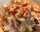 Hình bước làm 2 của món Tai Mui Heo Ngâm Mắm Đường