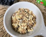 Gambar langkah 2 resipi Blueberry Muesli.