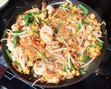 A picture of step 5 of Pad Thai with Shrimp.