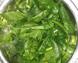 Foto del paso 2 de la receta: Ensalada de espinacas con tocino