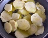 Foto del paso 1 de la receta: Patatas a lo pobre con Huevo y pechuga de pollo