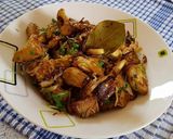 A picture of step 7 of Kathal(jackfruit) in whole spices.