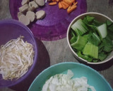 Foto langkah ke 1 dari resep Budae Jjigae (부대 찌개) (mie Korea).