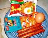 Foto langkah ke 2 dari resep Mie goreng sosis Suke #antiribet #cookpadmamah #wangdilers😘😘.