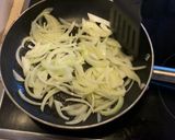 A picture of step 1 of Sardine and Caramelized Onion Sandwich.