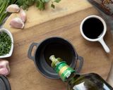 Foto del paso 1 de la receta: Aceite de oliva con ajo confitado y romero