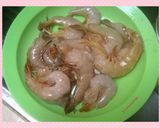 Foto langkah ke 1 dari resep Udang goreng saus tiram.