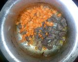 A picture of step 4 of Steamed spinach and wet fried beef.