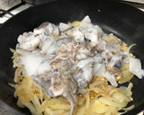 Foto del paso 3 de la receta: Sepia encebollada con almejas y mejillones al vapor