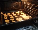 A picture of step 8 of Frosting sugar cookies.