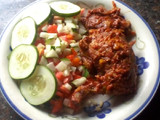 Peppered chicken with cucumber and tomato salad