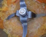 Foto del paso 2 de la receta: Compota de fresas, naranja y vainilla. Sin azúcar
