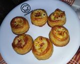 A picture of step 5 of Chicken cheese petties.