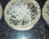 Foto del paso 2 de la receta: Mini quiche de hojaldre con acelgas con queso en crema y beicon 