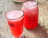 A picture of step 4 of Watermelon and lime frothy drink.