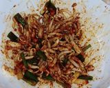 Foto langkah ke 2 dari resep Yukgaejang (sup daging pedas).