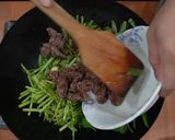 A picture of step 14 of Stir-Fried Water Spinach with Satay Beef.