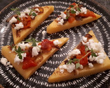 Foto del paso 8 de la receta: Polenta con cebolla balsámica, pimiento asado, feta y tomillo