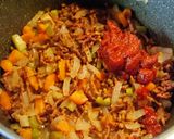 Foto del passaggio 3 della ricetta Ragù vegano ai piselli