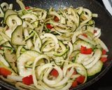 Foto del paso 2 de la receta: Hamburguesa a la plancha con verduras salteadas