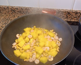 Foto del paso 2 de la receta: Arroz con gambas y piña con sabor cookpad