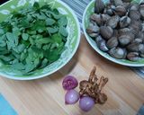 Foto langkah ke 1 dari resep Bening Kelor Kerang.