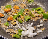Foto del paso 4 de la receta: Rape con gambones