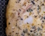 Foto del paso 3 de la receta: Omelette "fugazzeta" 🍳 Tortilla francesa de queso, cebolla y orégano 🧀