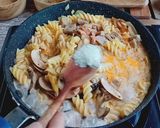 Foto langkah ke 4 dari resep Cream Soup Makaroni / Fusili Shitake Mushroom Bolognese Cheese.
