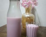 A picture of step 5 of Strawberry Milkshake.