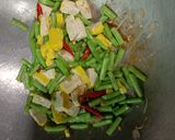 Foto langkah ke 3 dari resep Buncis oseng"smoked beef tahu kuning".