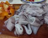 Foto langkah ke 2 dari resep Cumi Asam Manis Saus Tiram.