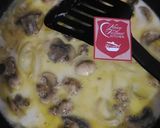 Foto langkah ke 9 dari resep Schnitzel Mushroom Sauce.