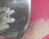 Foto del paso 1 de la receta: Arroz con manteca (mantequilla) ajo, perejil y corazón de sorpresa 😋 🍚 🧈🧄🌱🧀