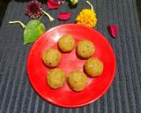 गूळ तूप पोळीचा लाडू (Gul Tup Policha Ladoo Recipe In Marathi) रेसिपी स्टेप 6 फोटो 