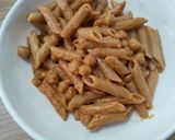 Une image de l'étape 1 de Curry de pois chiches avec penne complète.