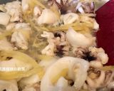 A picture of step 5 of Stir-Fried Baby Squid.