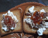 Foto del paso 1 de la receta: Pan tostado y cottage 🍞