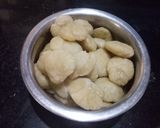 A picture of step 6 of Indori danthal kachori.
