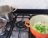 Foto del paso 5 de la receta: Pollo relleno con castañas, manzana y arándanos al ron