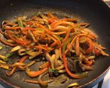 Foto del paso 3 de la receta: Wok de carne con vegetales 🍆🥕🧅